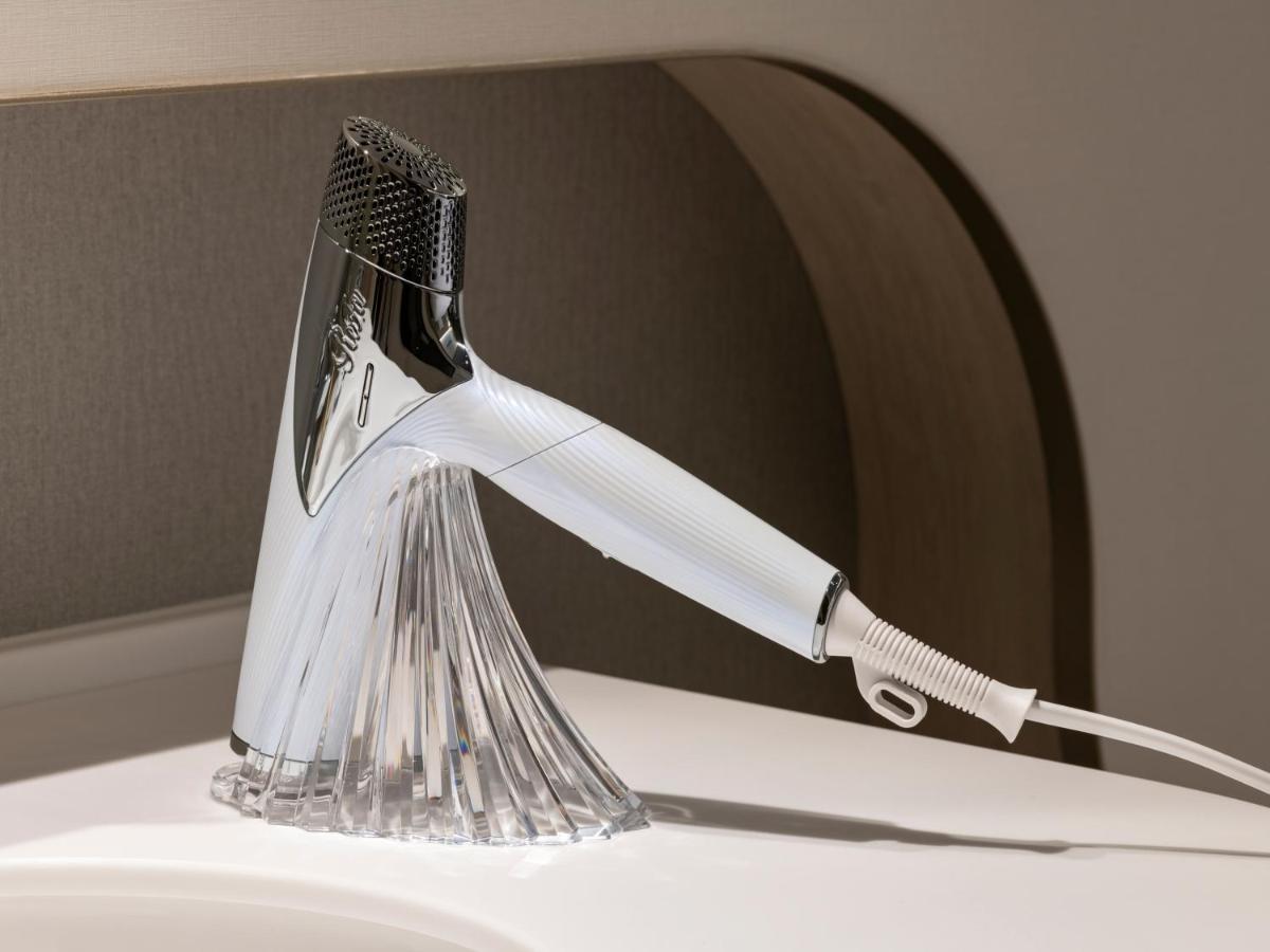 Mitsui Garden Hotel Yokohama Minatomirai Premier المظهر الخارجي الصورة A hair dryer