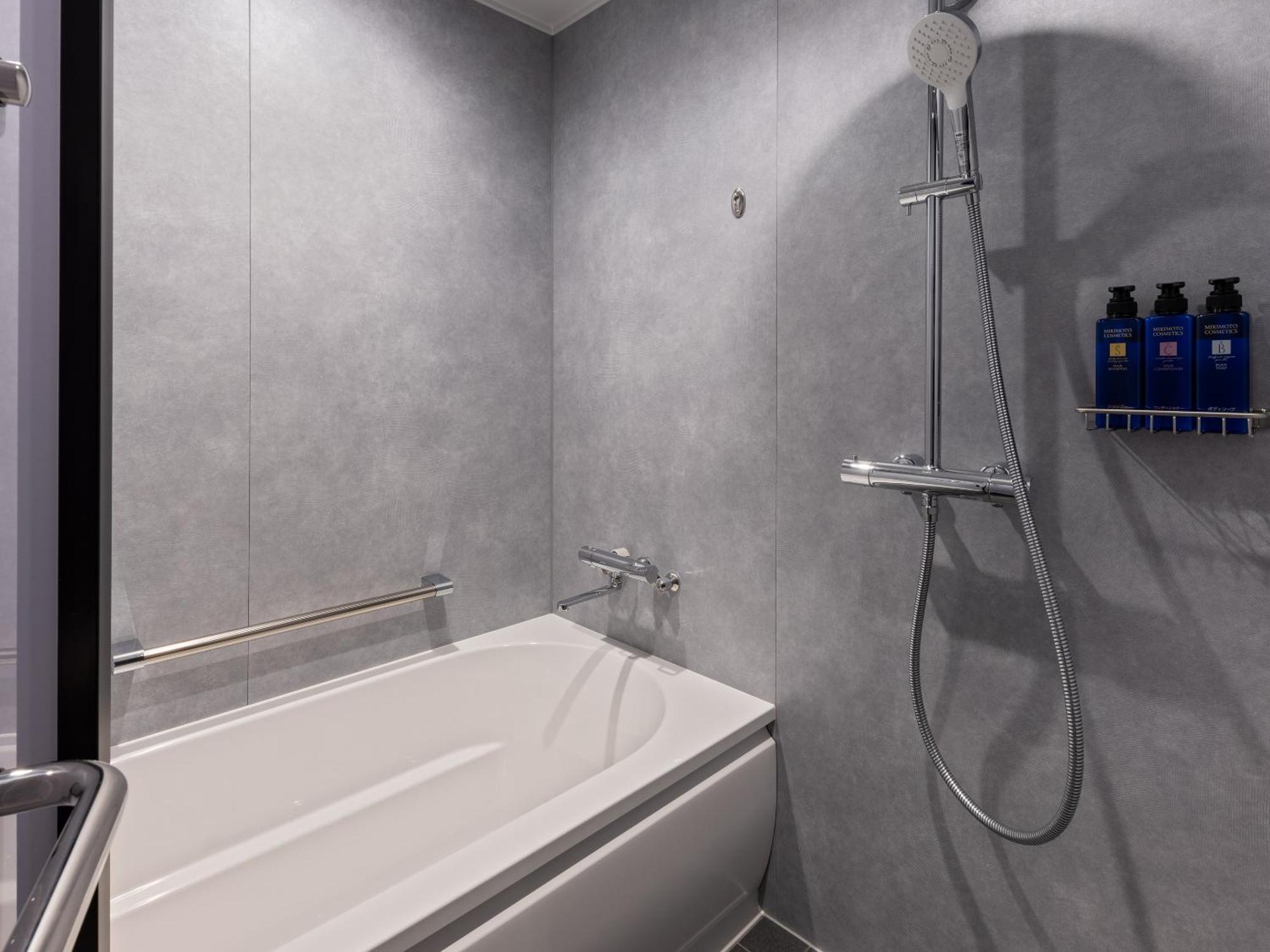 Mitsui Garden Hotel Yokohama Minatomirai Premier المظهر الخارجي الصورة A shower bath